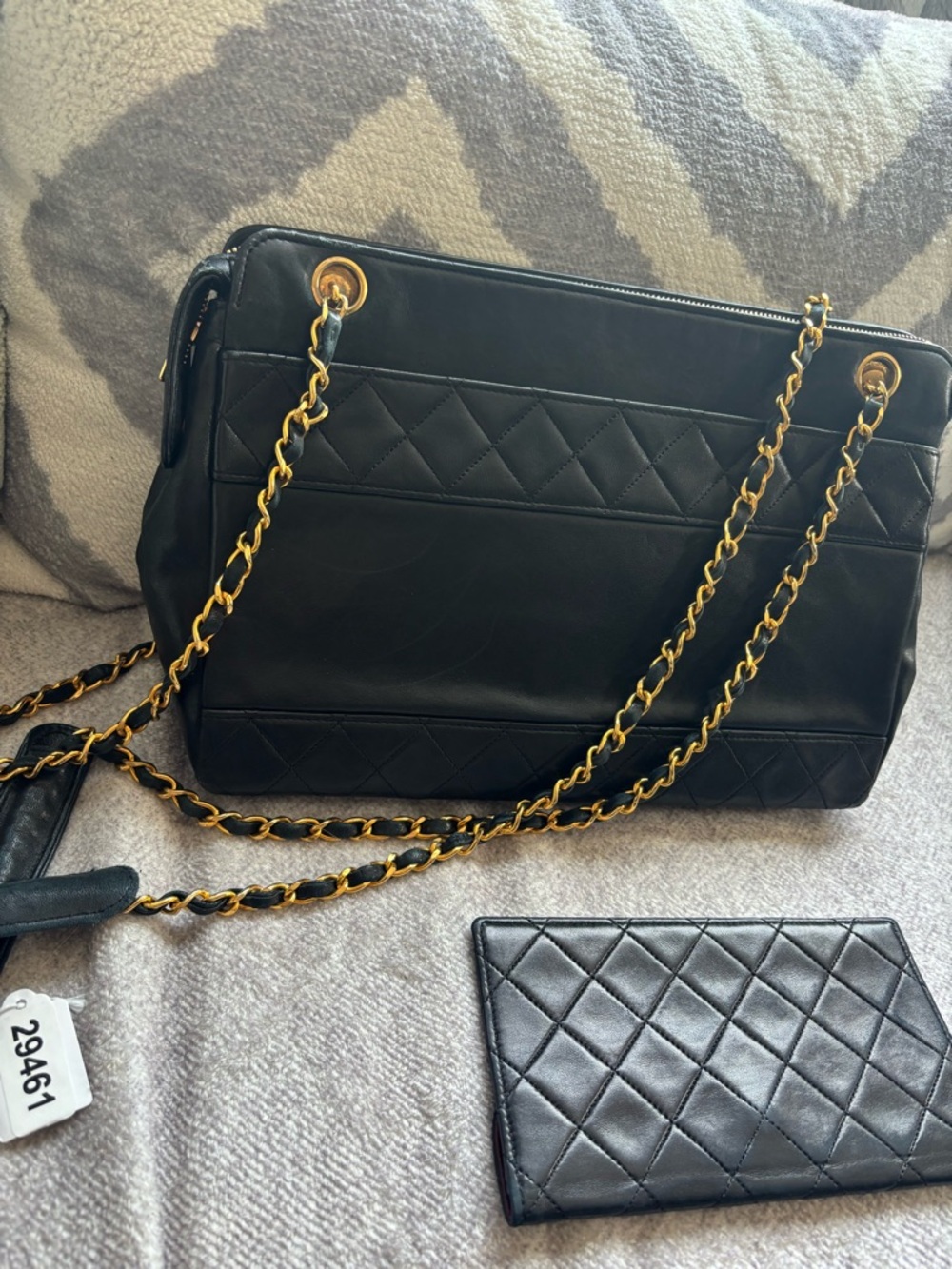 CHANEL Black Quilted Leather Shoulder Bag with Gold Chain and CC Wallet - Picture 2 of 7